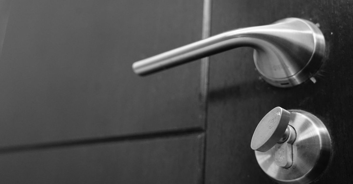 locksmith service technician — Clinton St Locksmith