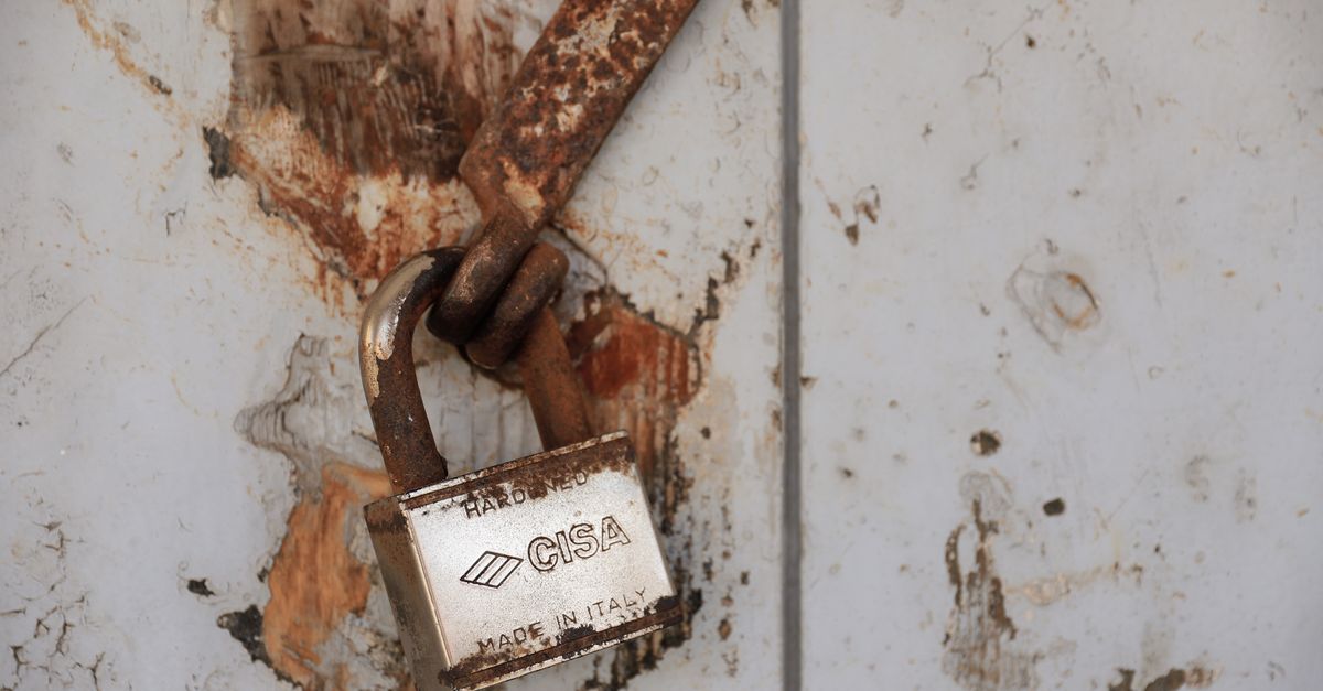 front door lock key — Clinton St Locksmith